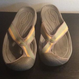 Keen waimea closed toe flip flop sandal Sz 9.5